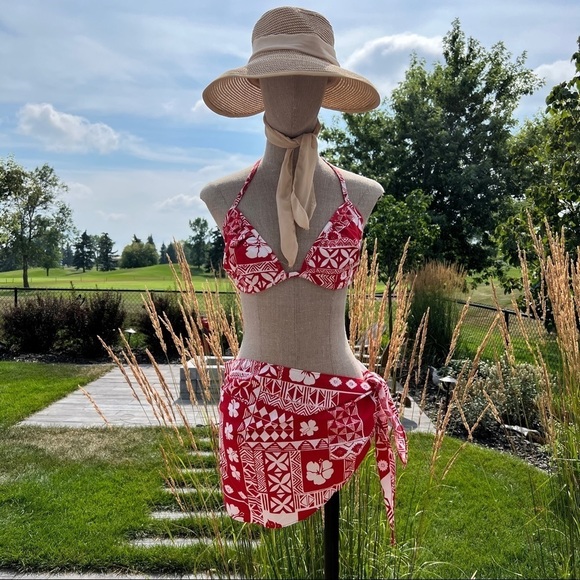 Hilo Hattie Red and White Bikini with matching Sarong - Picture 6 of 11